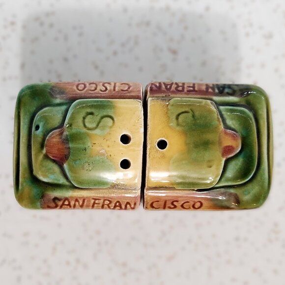 Vintage San Francisco Trolly Cars Salt & Pepper Shakers - Picture 3 of 8